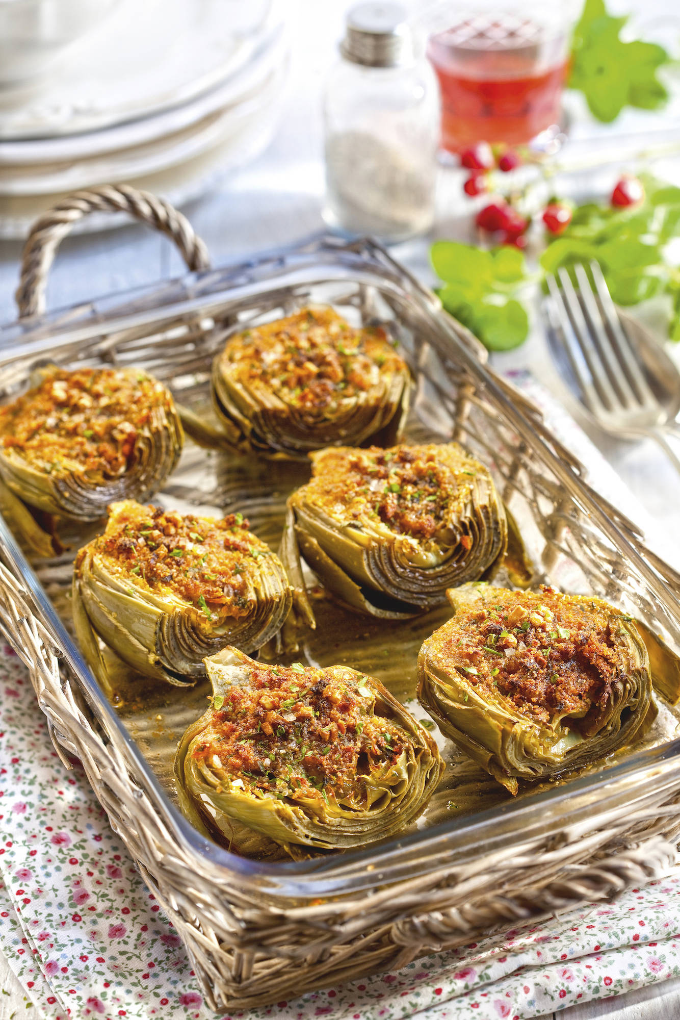Alcachofas al horno con parsillada.