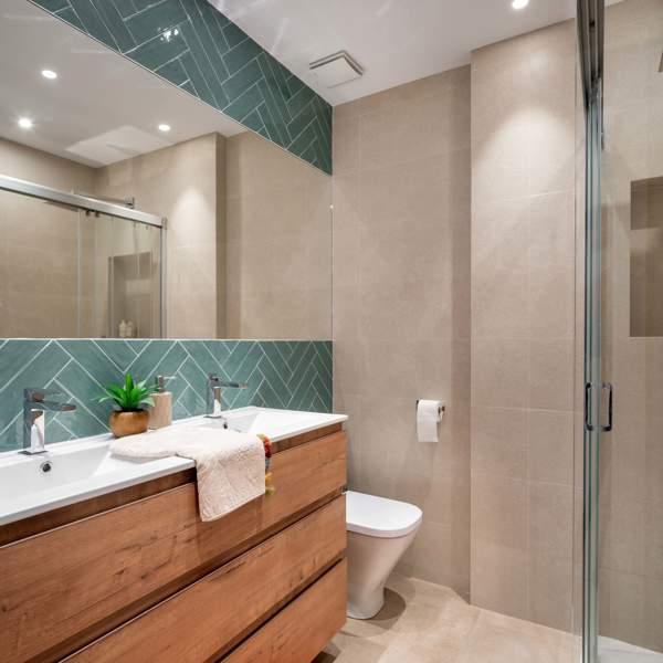 Feng Shui para reformar el baño: 6 casos prácticos con antes y después contados por una experta