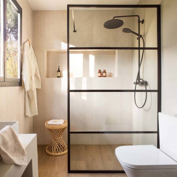 Las 3 reglas de oro para un baño pequeño según tres expertas decoradoras