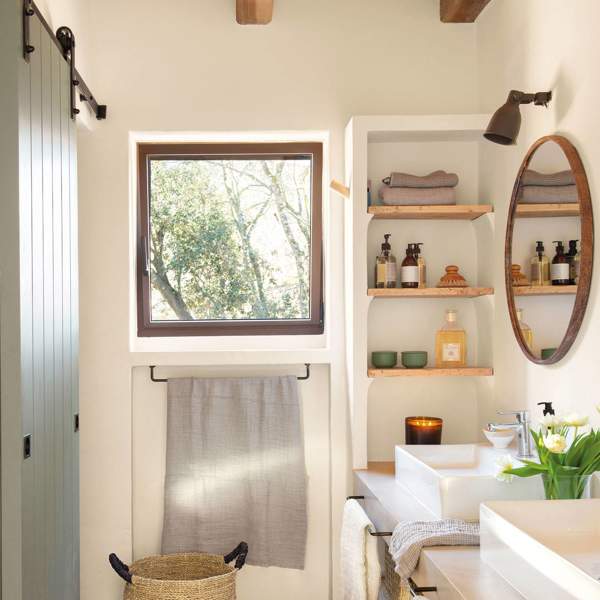 Las mejores 8 ideas para decorar el baño con estanterías y subir su nivel