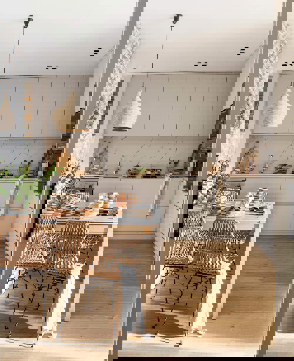 cocina-blanca-con-zona-de-comedor-00549198_O.jpg