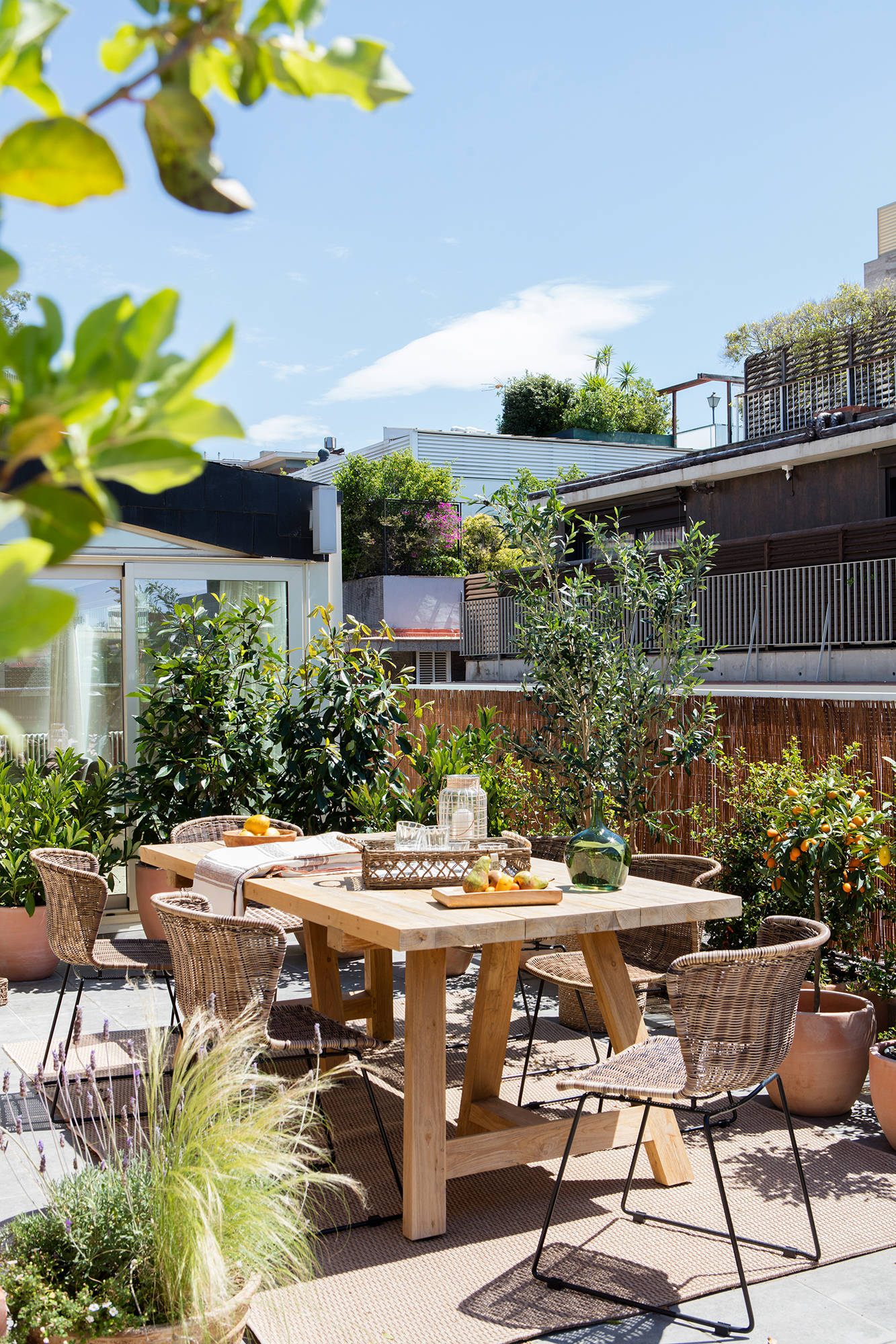 Terraza con comedor exterior. 