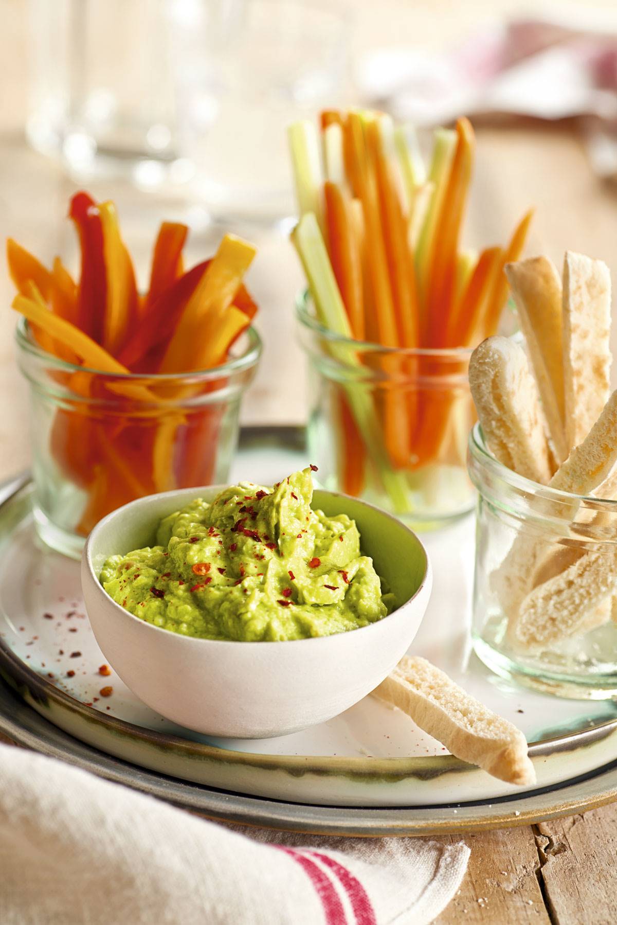 Receta de crudités con guacamole.