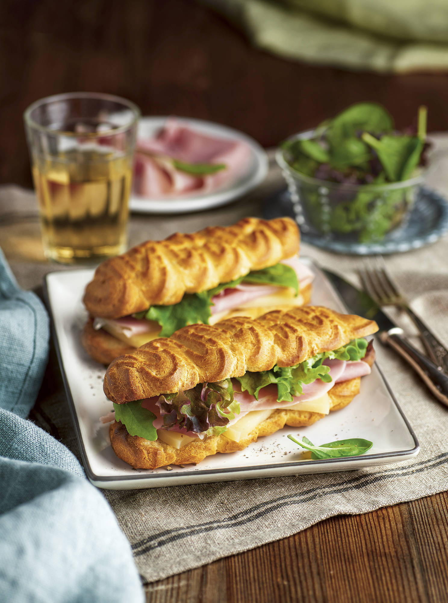 Éclairs con jamón y queso.