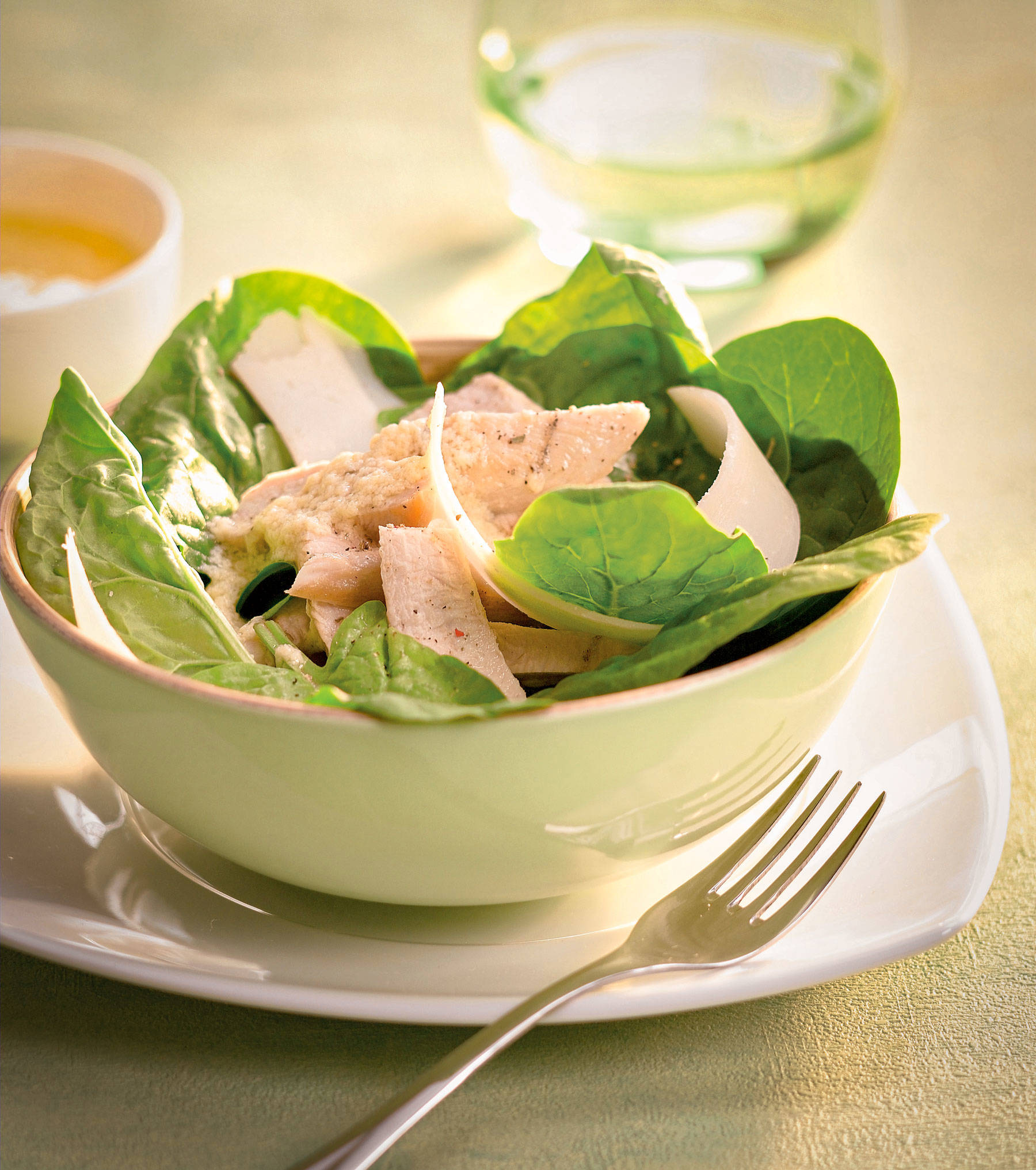 Ensalada César con espinacas.