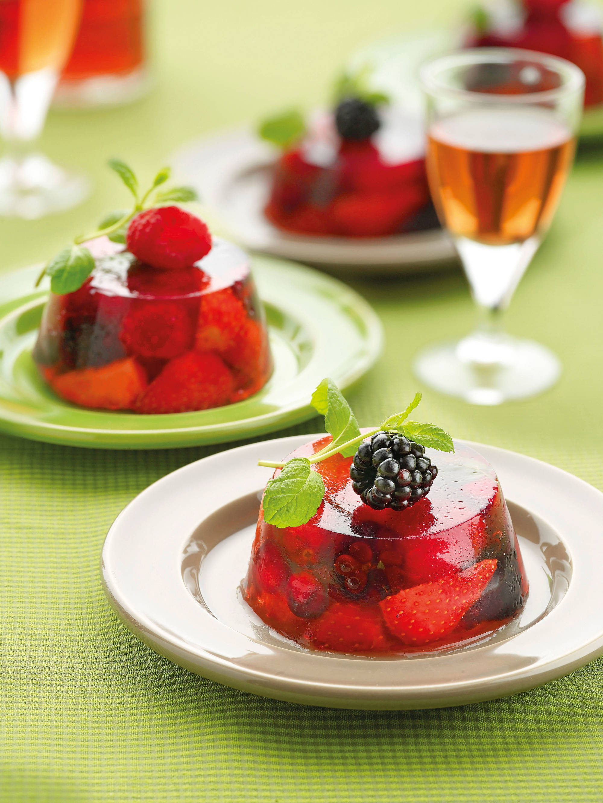 Frutos rojos con gelatina.