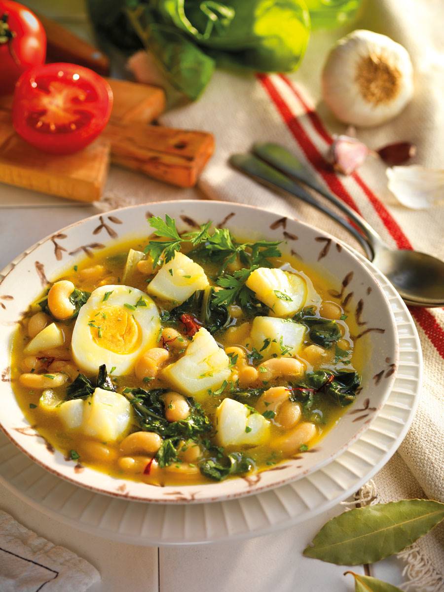 Comida saludable: receta de guiso de bacalao con alubias y acelgas.