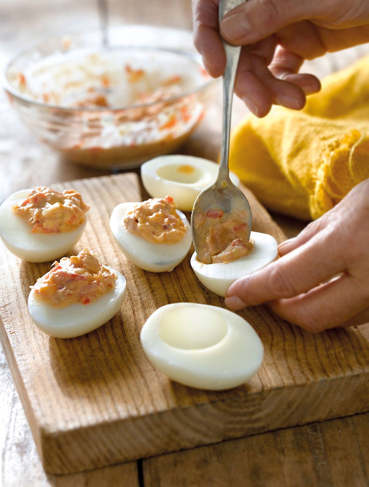Receta de huevos duros rellenos. 