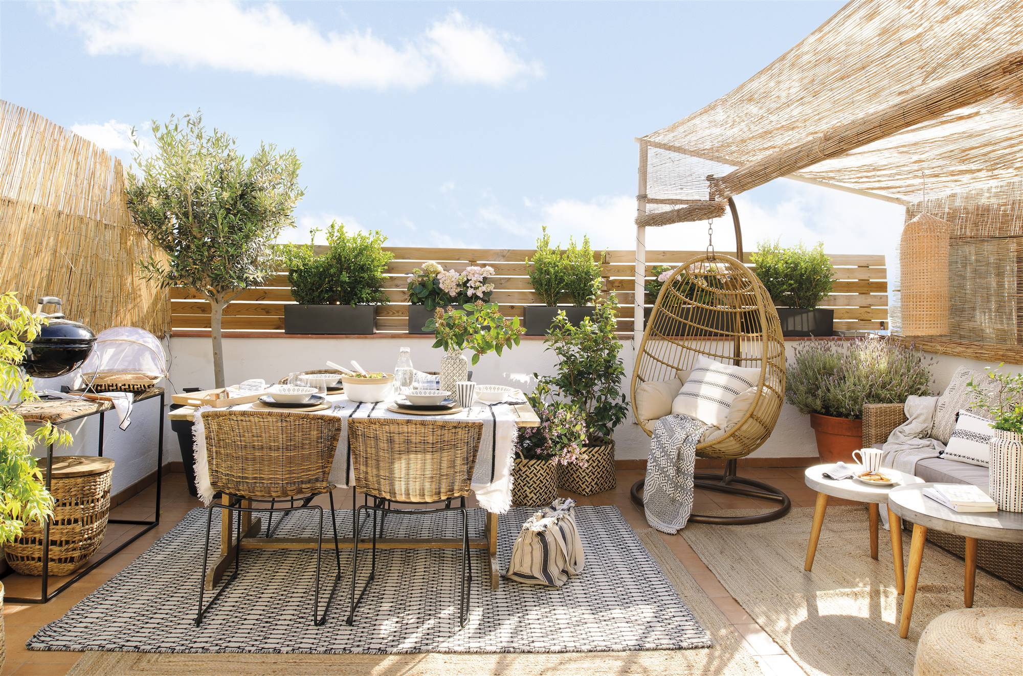 Terraza con varios ambientes-