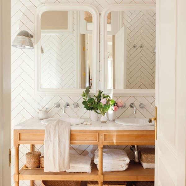 Cómo pintar los azulejos del baño paso a paso (y no fracasar en el intento)