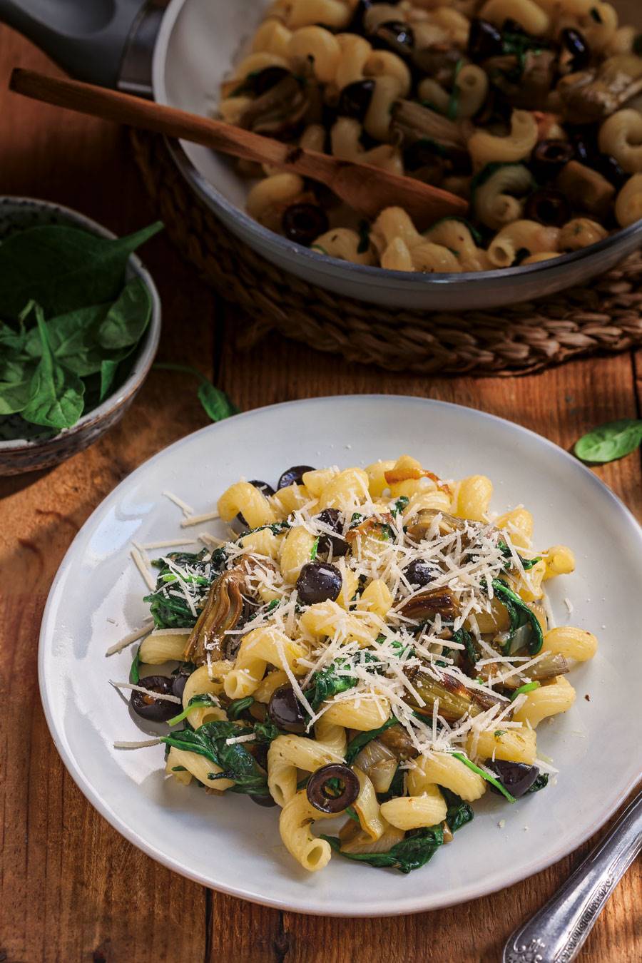 Comida saludable: receta de salteado de pasta con verduras.