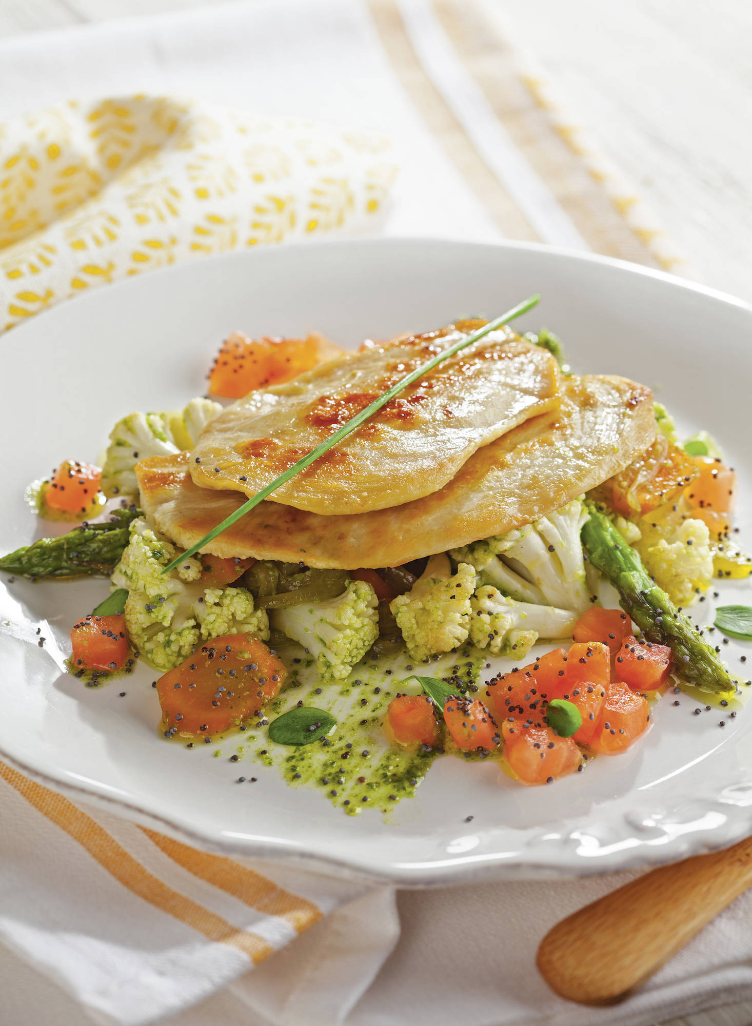 Pechuga de pollo con verduras al pesto.