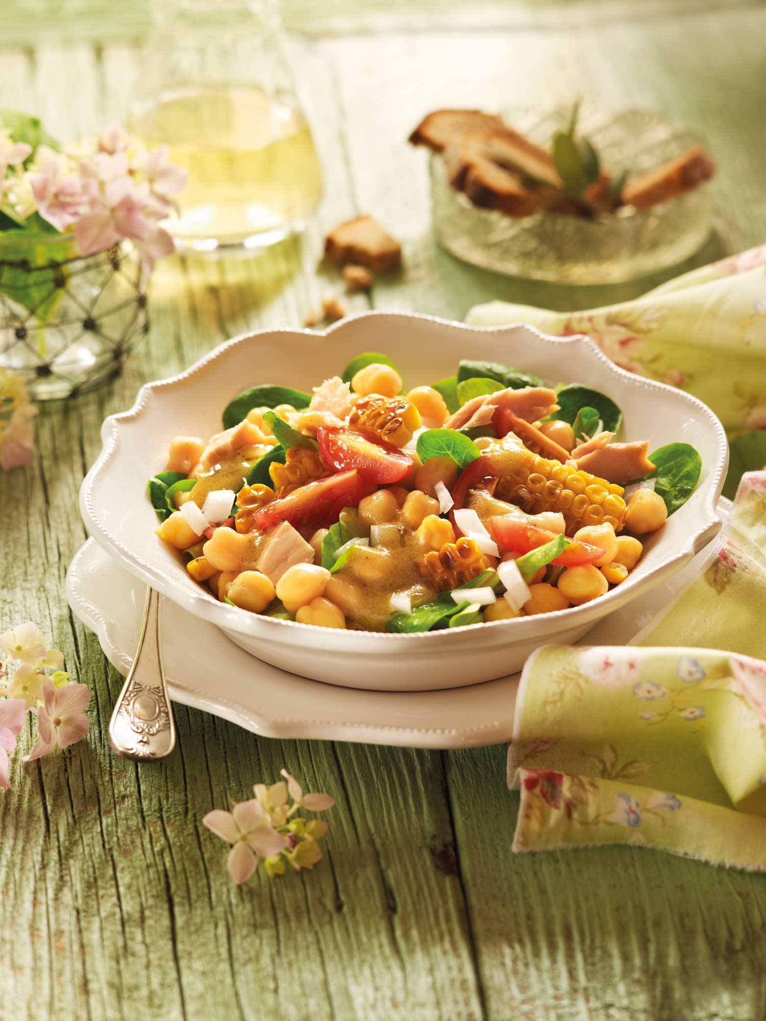 Receta saludable: ensalada de garbanzos con atún. 