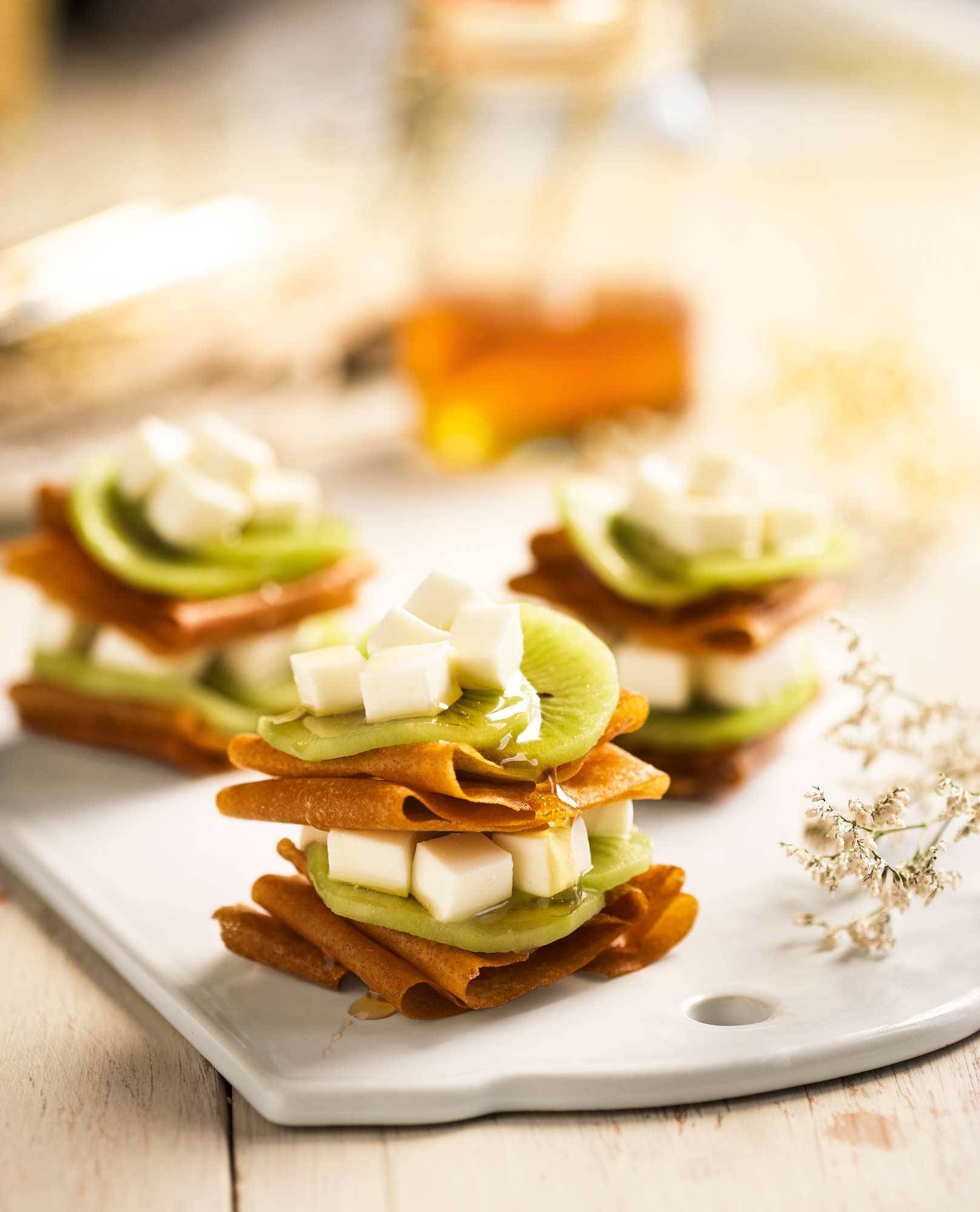 Receta saludable: milhojas de queso fresco y kiwi. 