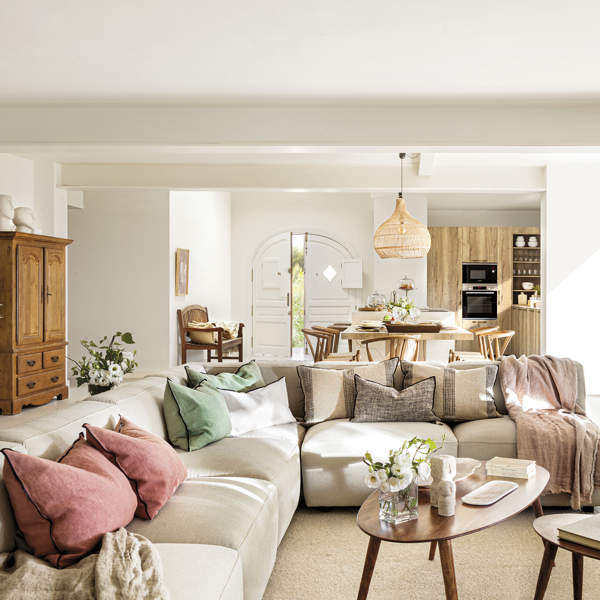 Así es 'la Joya': una casa blanca, moderna, con cocina y dormitorio abierto. ¡Llena de estilo!