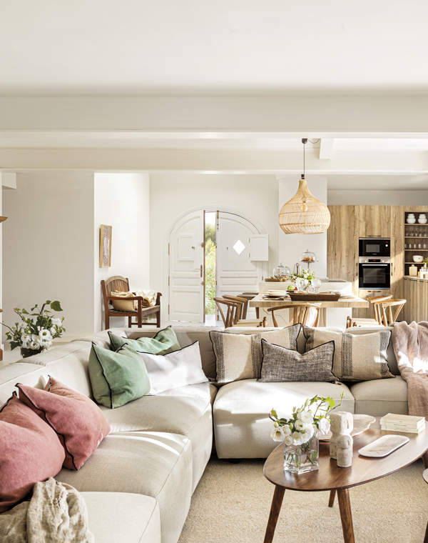 Así es 'la Joya': una casa blanca, moderna, con cocina y dormitorio abierto. ¡Llena de estilo!