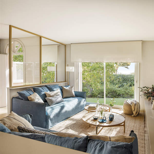 Pisos pequeños: Un dúplex con look minimalista cálido de 50 m2 por planta, bien aprovechado y lleno de ideas para copiar (con planos)