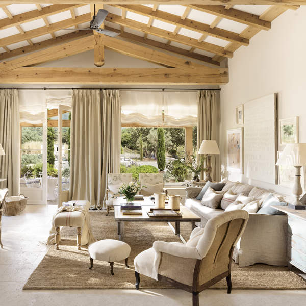 Esta casa en Ávila parece de La Provenza francesa: está llena de encanto, luz y piezas con historia