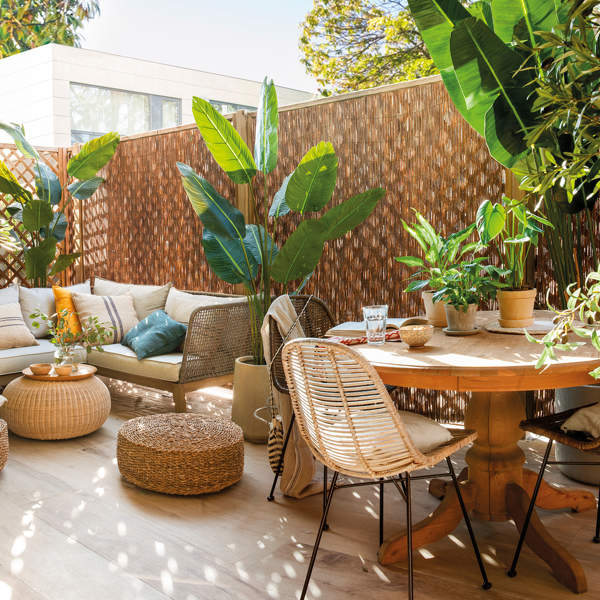 Cómo tener privacidad en una terraza: 13 ideas ingeniosas para decirle adiós a las miradas indiscretas con estilo y para siempre