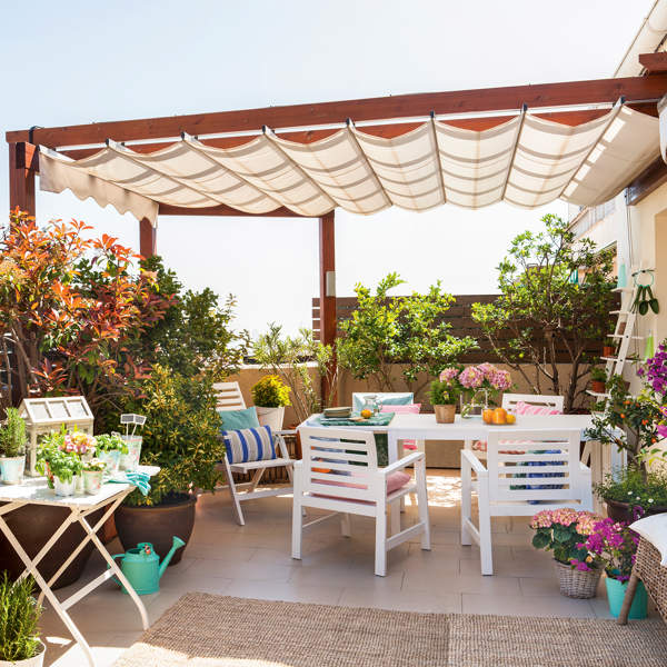 terraza-urbana-con-pergola-y-toldo_406497
