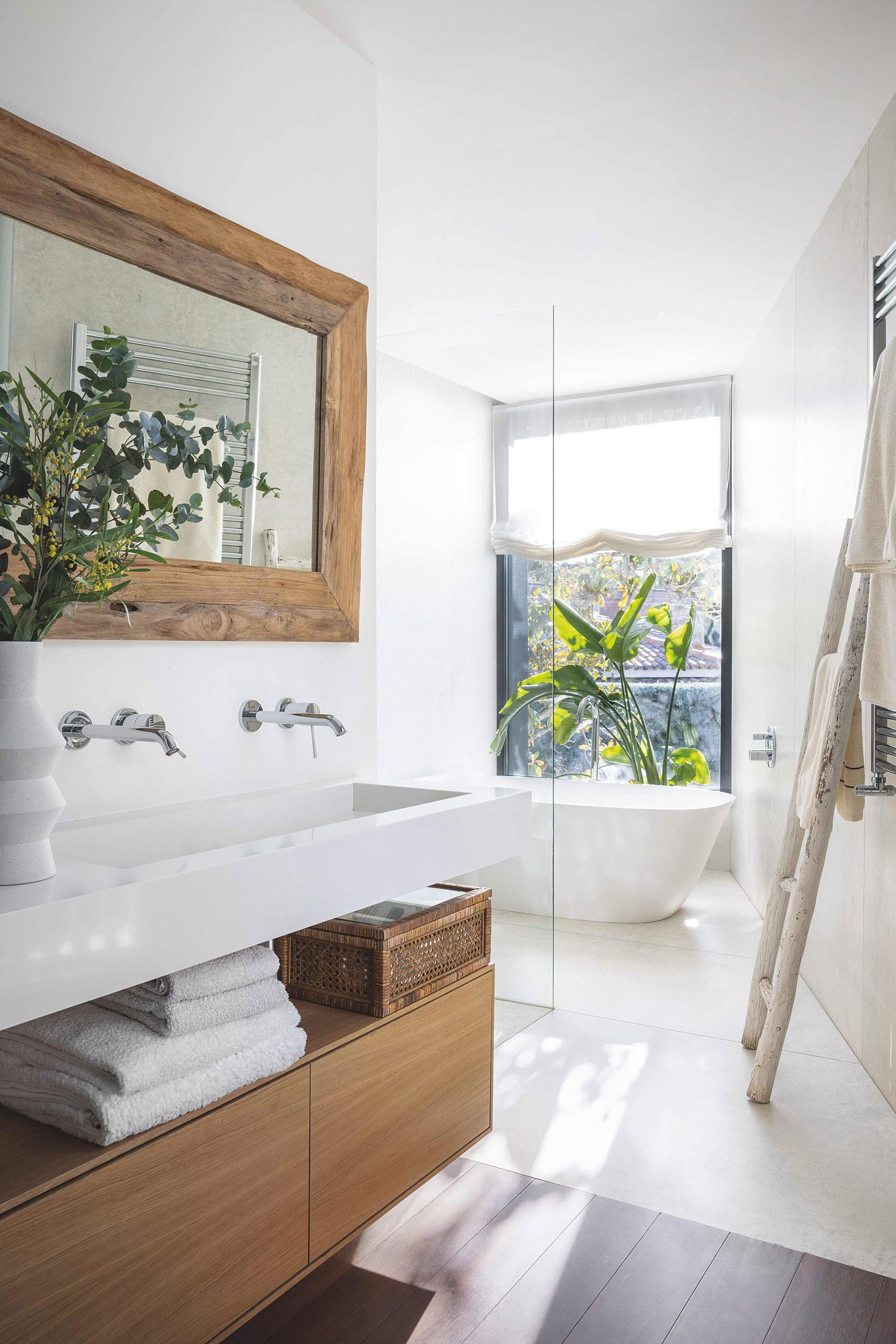 El baño con bañera exenta de Isabel Jiménez.